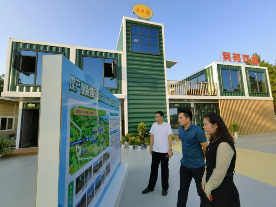 江西南昌:90后小伙養(yǎng)雞創(chuàng)業(yè) 譜寫鄉(xiāng)村振興“青春之歌”