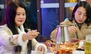 當云端美景遇見“舌尖美食”“雞公山云端創想火鍋季”火熱開啟